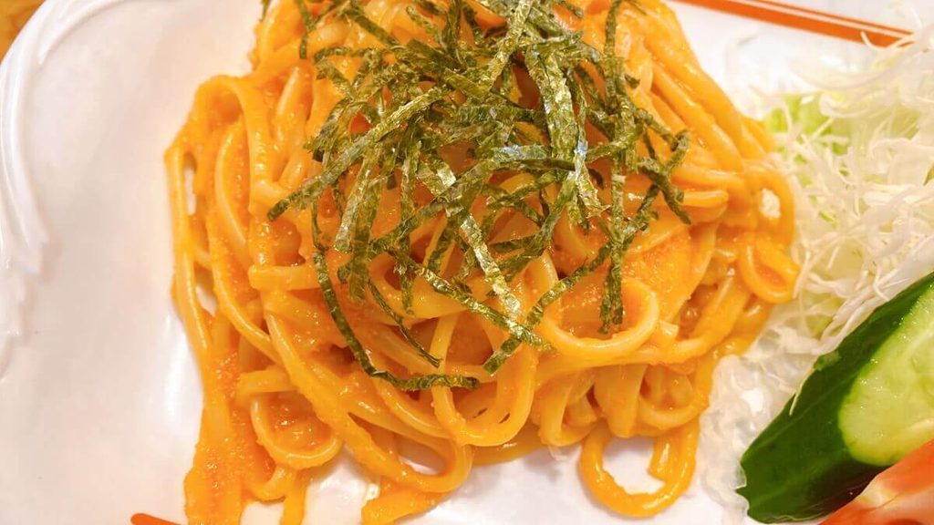 平たいパスタの麺