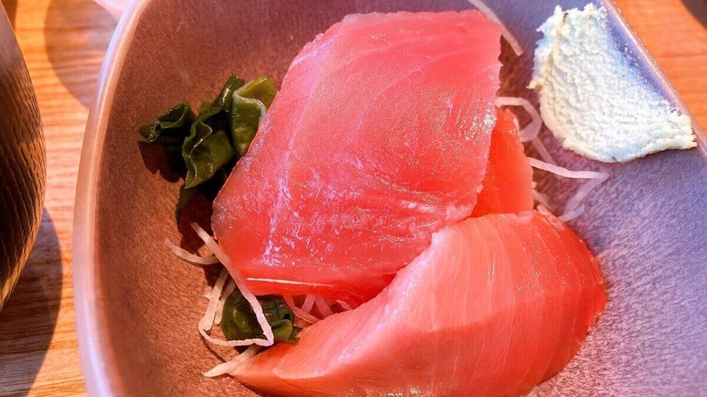 肉厚の瑞々しいマグロ